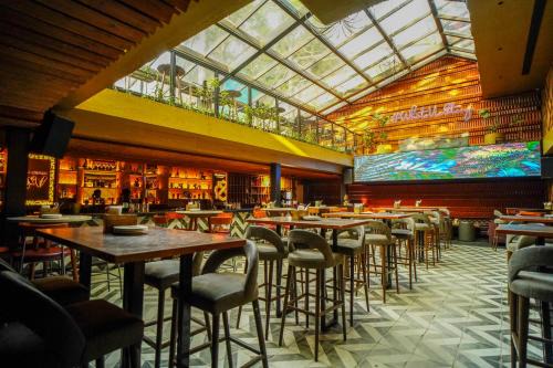 The SLATE HOTEL - KNK, NUMGAMBAKKAM Near Apollo Hospital & Sankara Nethralaya & US Consulate