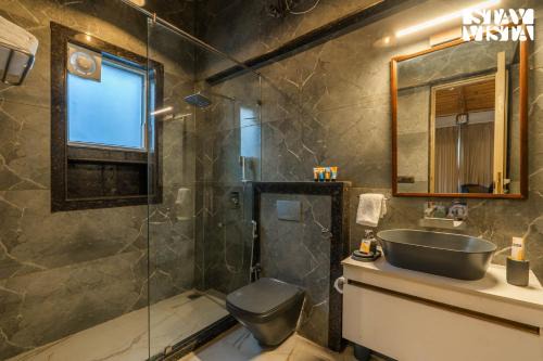 StayVista at Crestwood Villa with Jacuzzi, BBQ & Bonfire