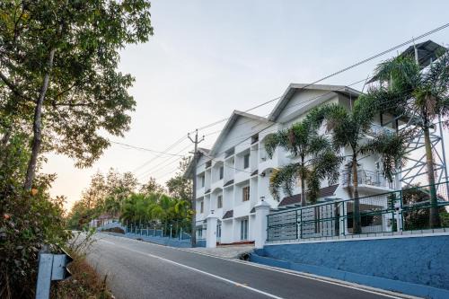 Le Serene Misty Hills Resort by Neon Nest Hotels and Resorts