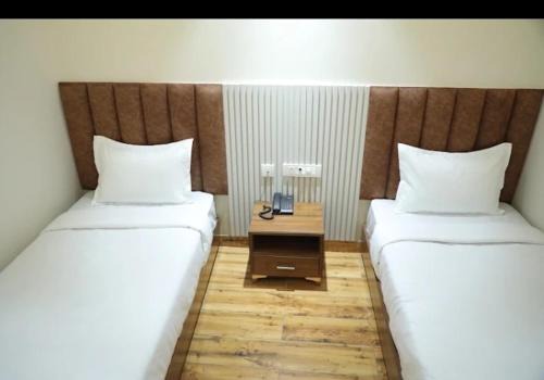 La Falcon Hotel