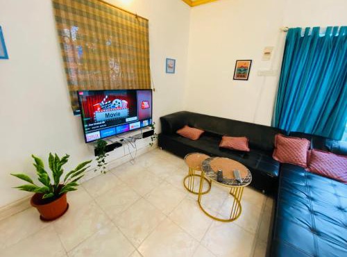 "Villa Ledo Calangute Beach" - 4BHK - Private Plunge pool - Kitchen - Wifi - TV