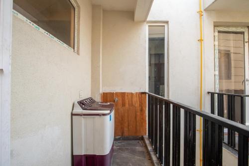 Projector Couple Friendly 1bhk Aashiyana