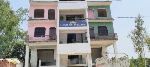 Hotel O Luxury Palace