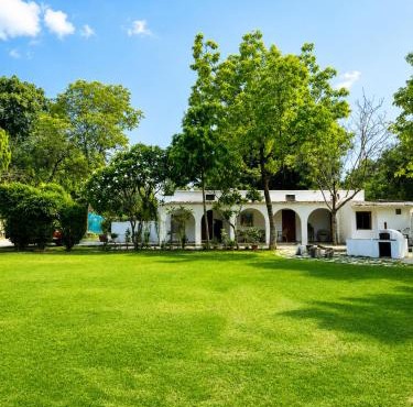 5 Minutes from Airport- Farmify - Peaceful Village Farmstay