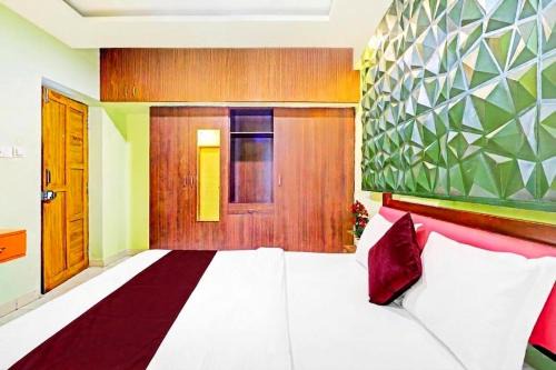 Starlighthotels near L&T DLF MIOT Chennai Trade Center Manapakkam