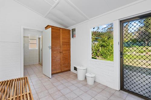 Tranquil Dalkeith Escape Stylish 3BR Family Home in Perth