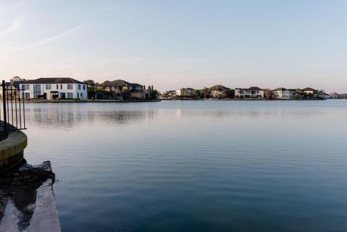 Rock Retreat At Sanctuary Lakes Estate with Scenic Backyard, Pool Table, Sauna, BBQ, Firepit in Point Cook