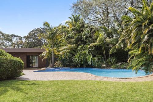 Poolside Palms Oasis in Rosebud