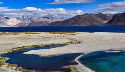 Grand Lodge Lukung, Pangong Lake in Spangmik