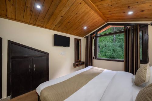 The Prakriti Retreat l Lift l Comfortable And Spacious Rooms l Free Wifi, Free Parking l Enjoy Fresh Mountain Air l Managed By Exotic stays in Kūfrī