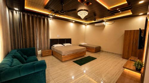 M2LambardaarStay