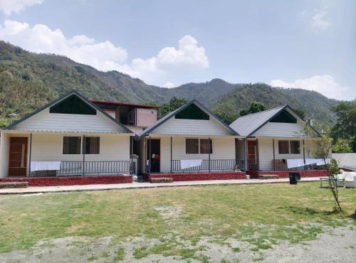 Petals Cafe & Resort