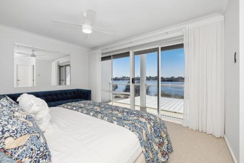 Riverfront on The Esplanade 3BDR in Perth