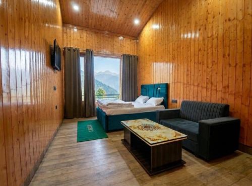 Devdaar Hills near Cloud End #couple preferred #Group preferred #Peaceful Stay #Parties