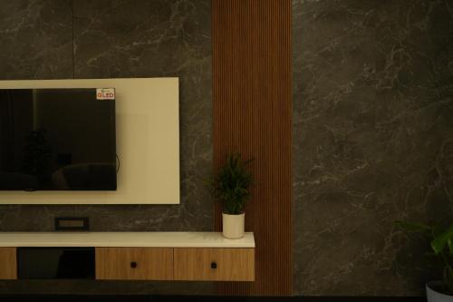 Vayavia-The Frame - Premium Stay, Perfectly Framed