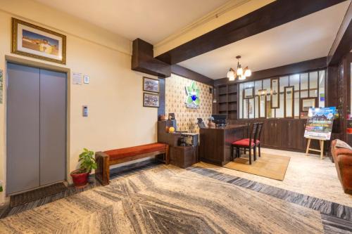 The Prakriti Ayurveda l Lift l Power Backup l Pure Veg l Multi Cuisine Restaurant l Free Parking l By Exotic Stays