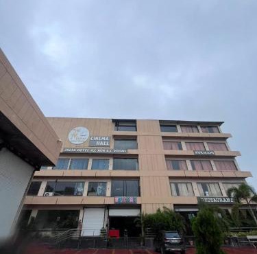 Jalsa hotel in Petlawad
