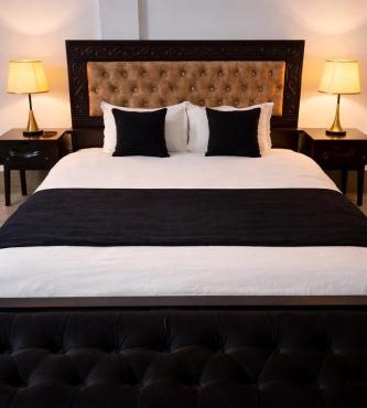 Elegant 4 Bedroom Home Sleeps 8 with Private Parking