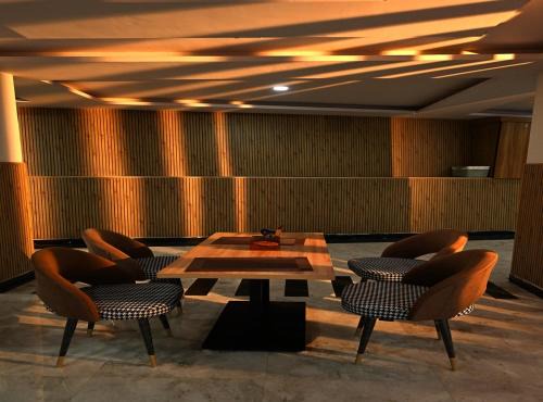 Hotel Deep Khirsu