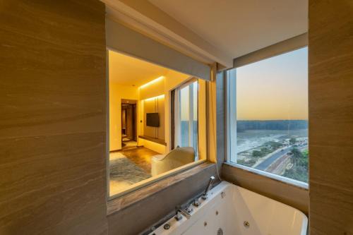 Best Western Plus Bay Hills