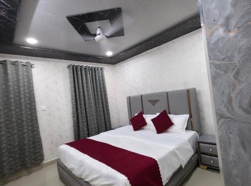 The Alpine Lakeview suite 3 in Bhīm Tāl