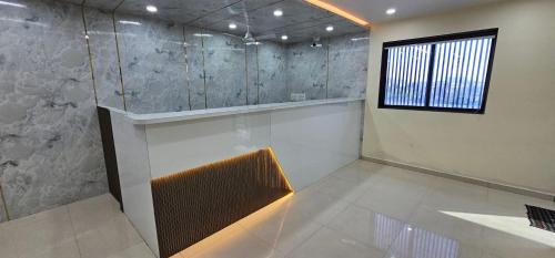Hotel Empire in Vapi
