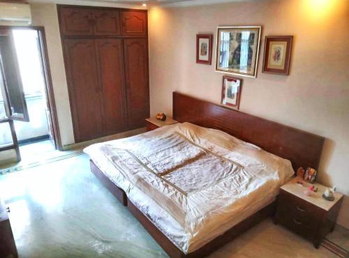 2 Bed Apartment Sleeps 4 with Parking New Delhi