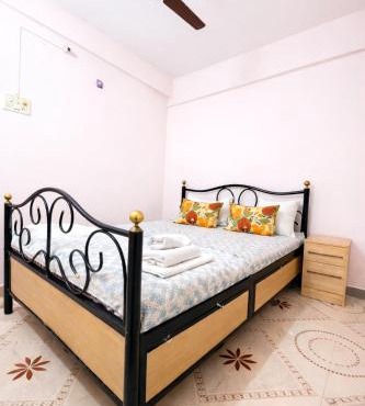 Peaceful Family Bungalow Near Mahalakshmi Temple
