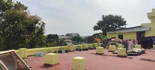 SkoLive - Sri Kailash Mens Hostel