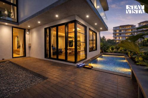 StayVista at Arabella with Pool & Lawn