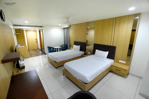 Hotel Shubham Celebrations, KOMPALLY