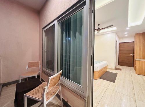 Oakleaf Hotel & Resort - A Classic Rooms & Prime Location Near Library Chowk