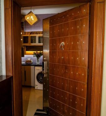 Luxurious Apartment at city heart near Airport