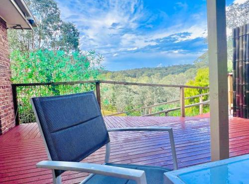 Peaceful Bushland Retreat with Treetop Hills Views in Wonga Park