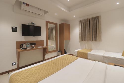 Hotel Malad Inn opposite Malad Railway Station in Mumbai