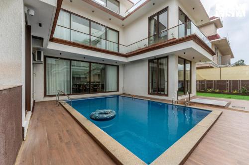 StayVista at Villa Alora with Jacuzzi in Lonavala
