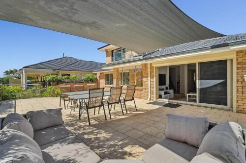 Relaxed Coastal Retreat Walk to Beach in Mandurah