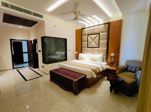 Mayur Hotel & Resort in Sītāpur